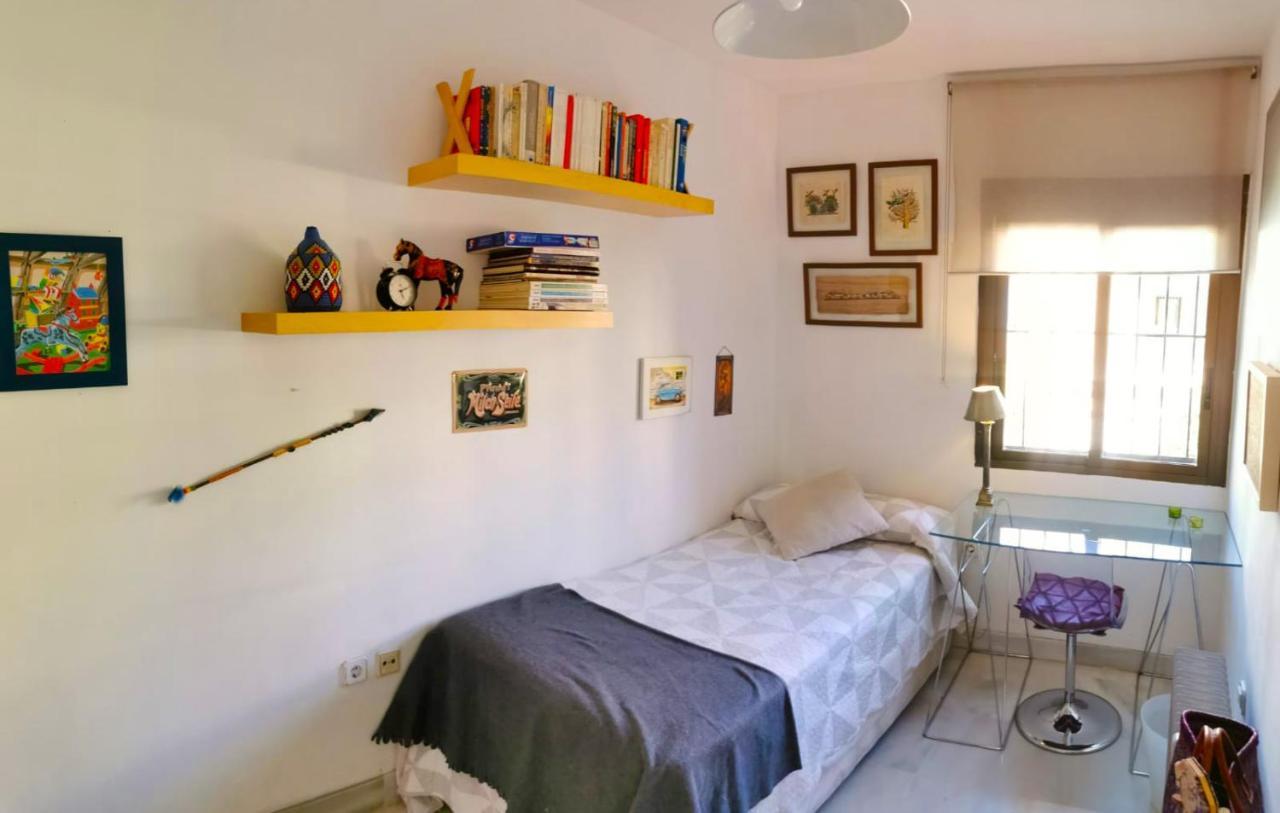 Habitacion Agradable Con Bano Individual Sevilla Bagian luar foto
