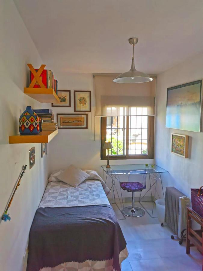Habitacion Agradable Con Bano Individual Sevilla Bagian luar foto